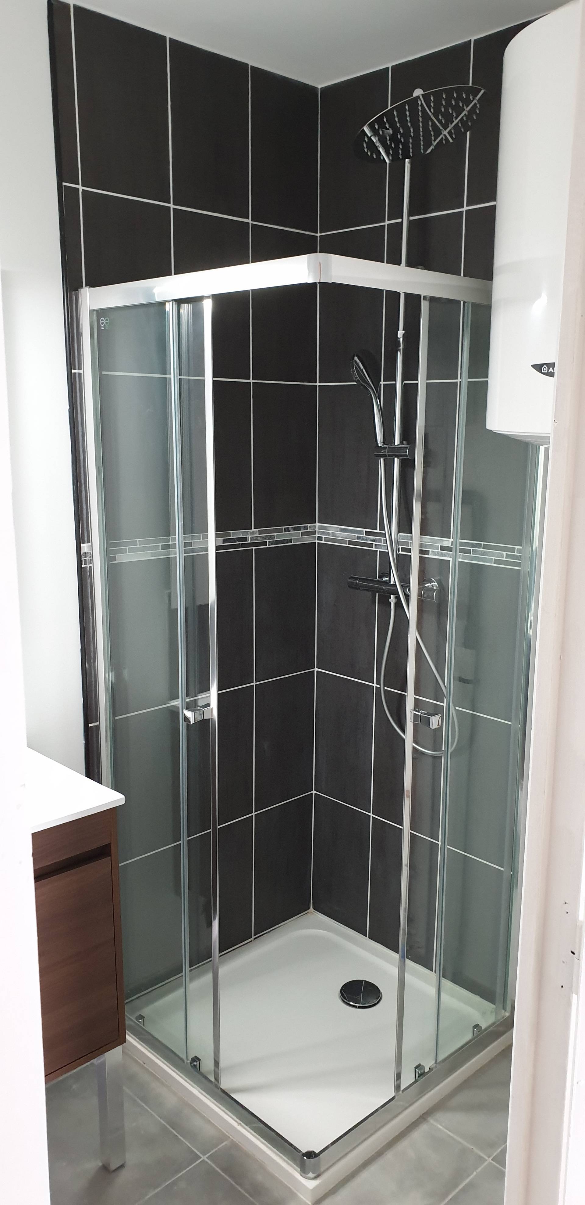 Appartement 8 — salle d'eau, douche